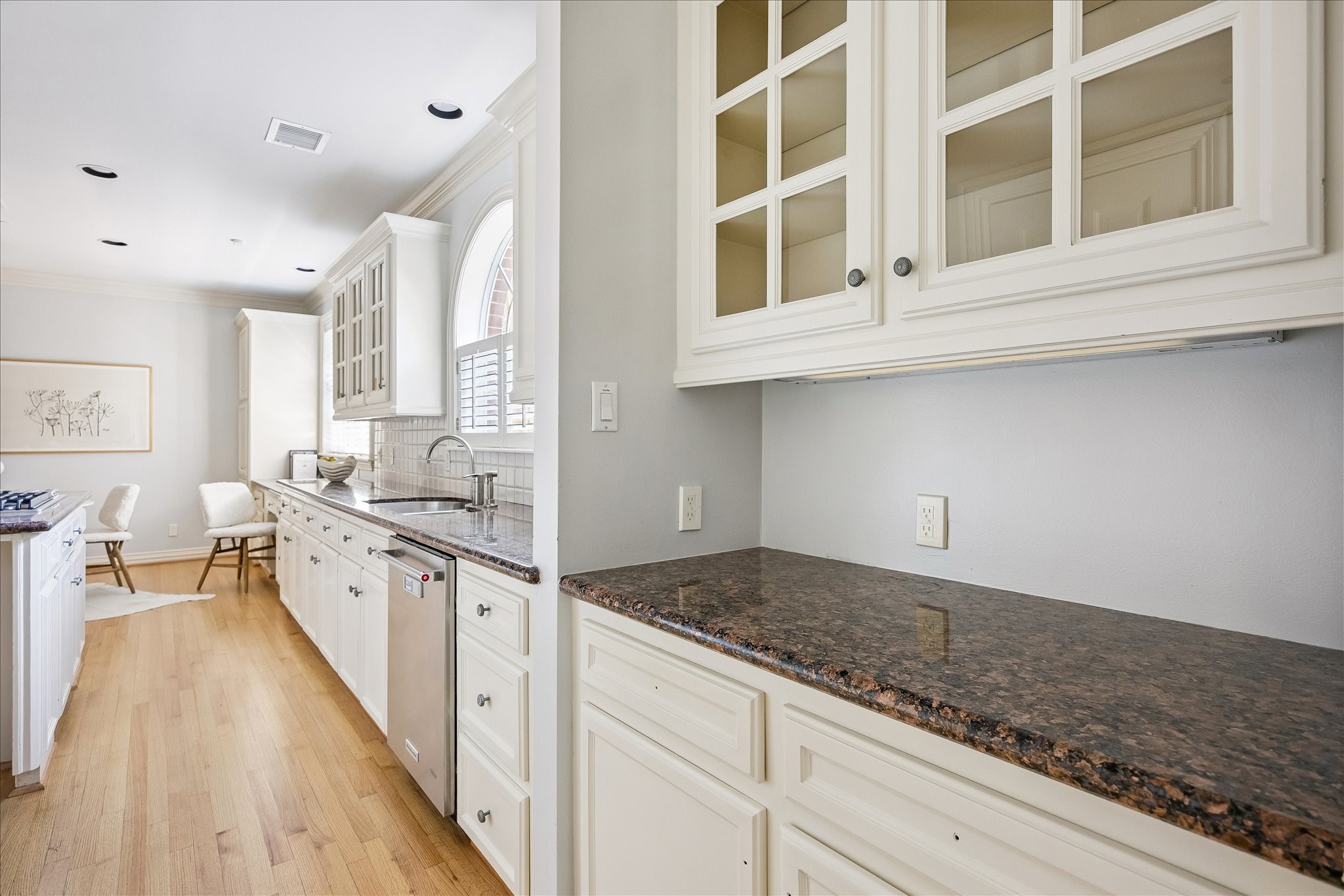 1815 Albans Road Property Photo 8
