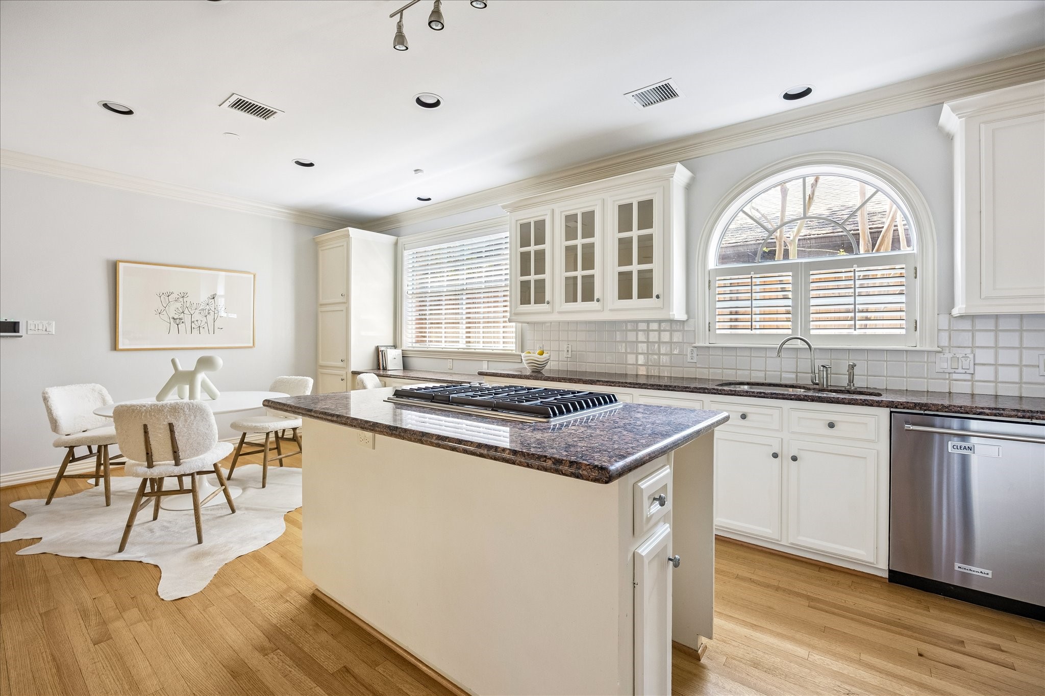 1815 Albans Road Property Photo 10