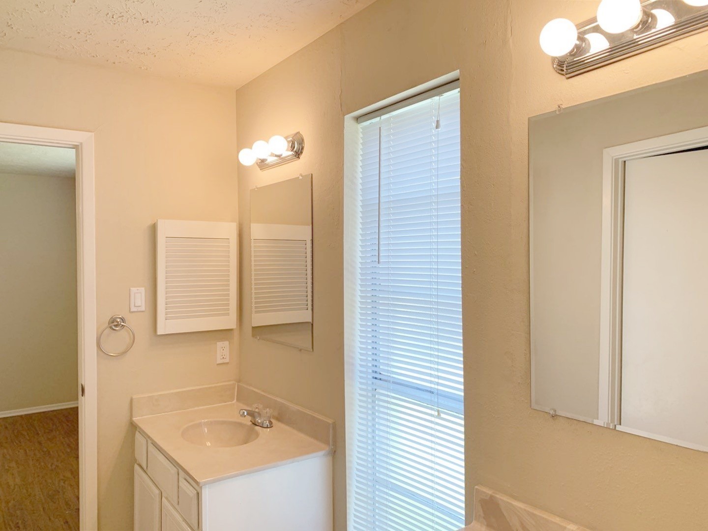 17138 Cutter Way Property Photo 11