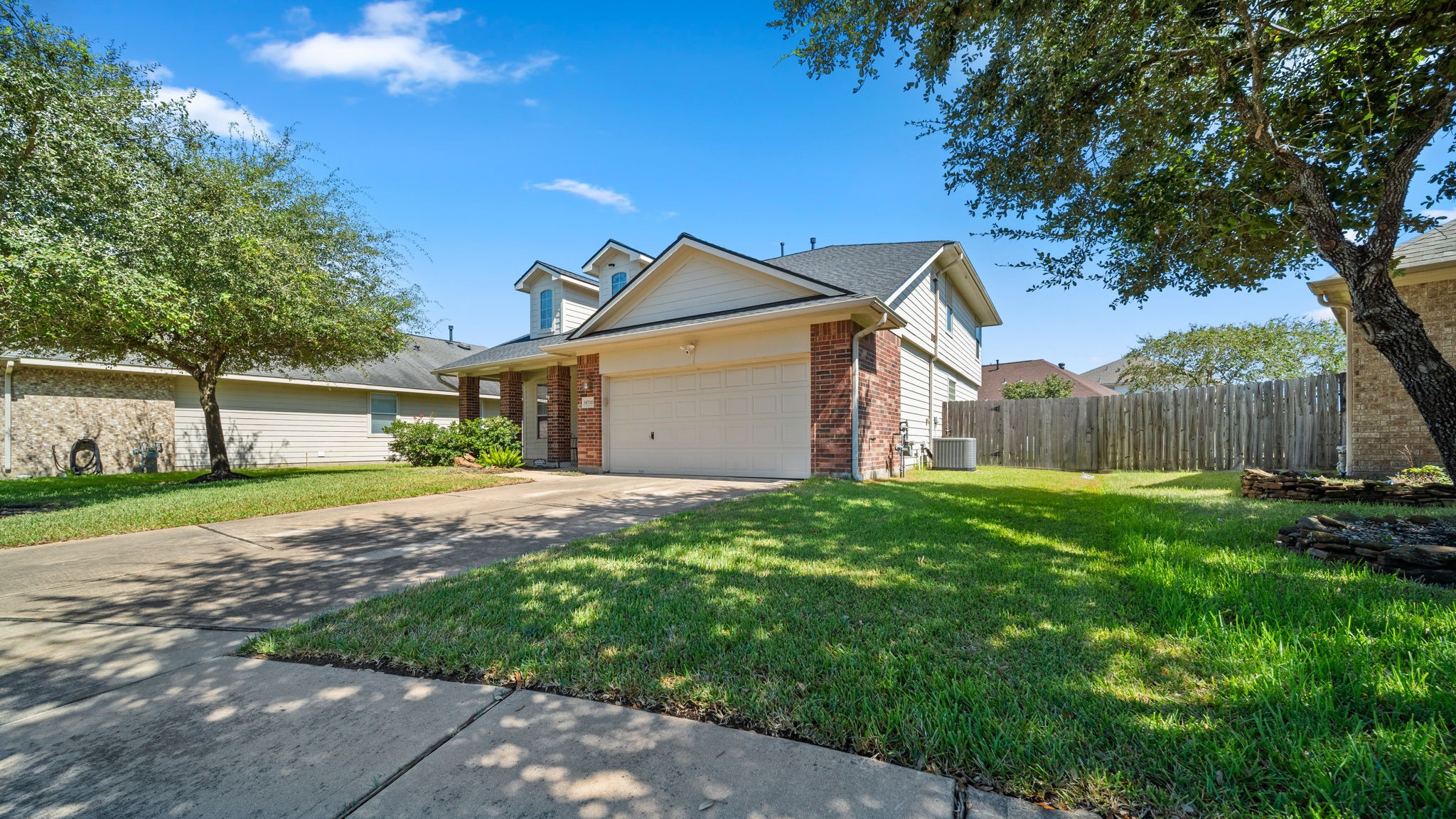 16710 Moss Green Court Property Photo 3