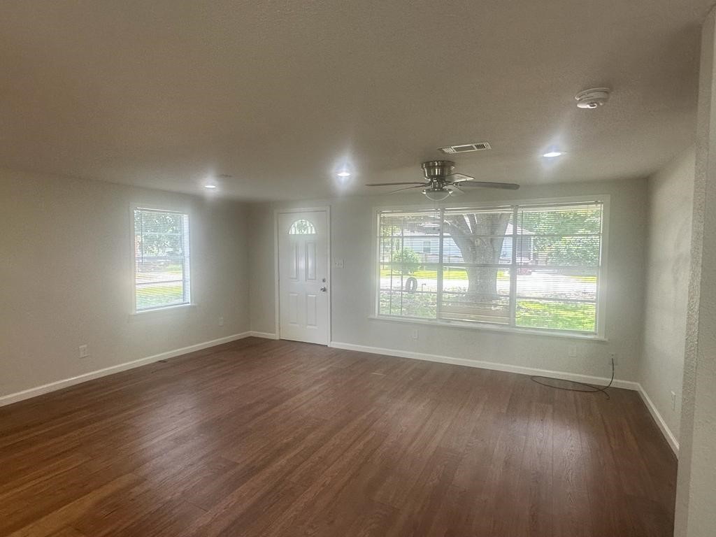 125 Kellum Street Property Photo 4