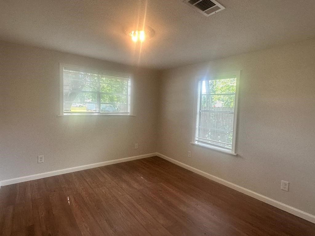 125 Kellum Street Property Photo 6