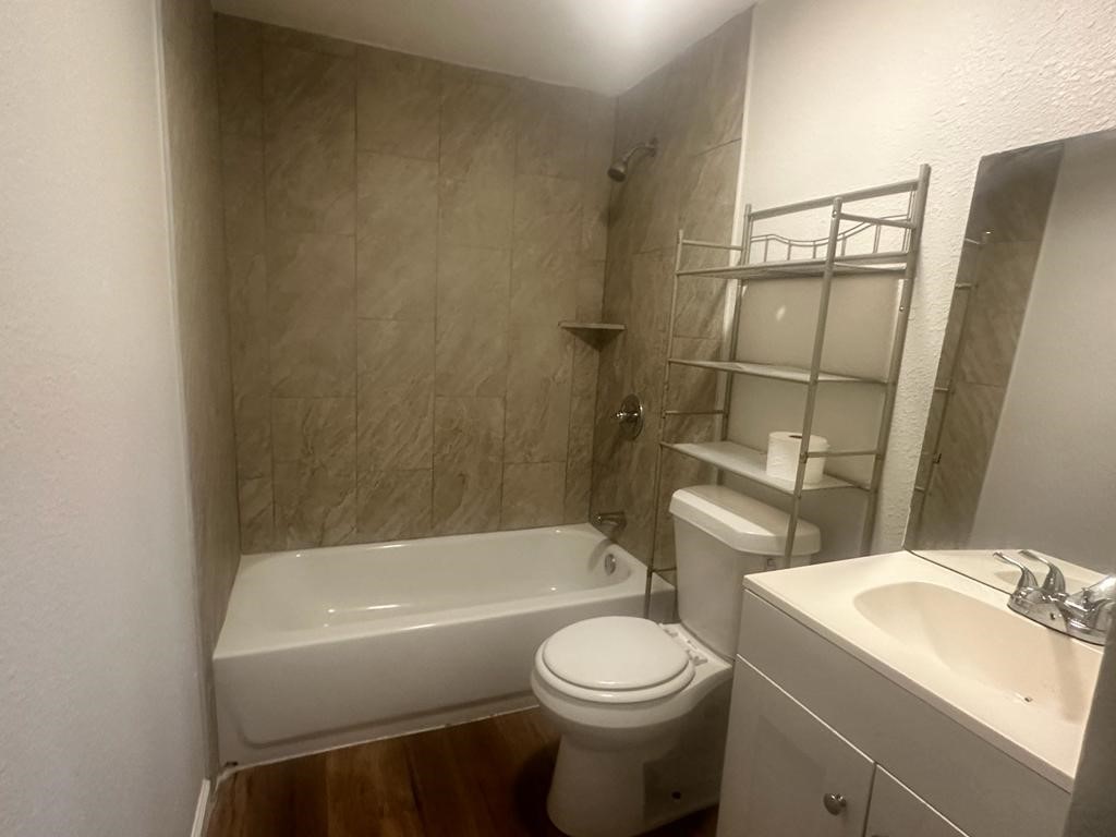 125 Kellum Street Property Photo 10