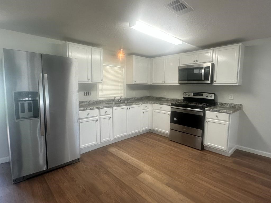 125 Kellum Street Property Photo 12