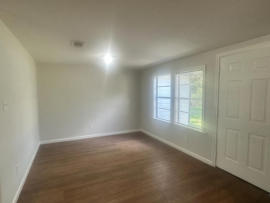 125 Kellum Street Property Photo 14