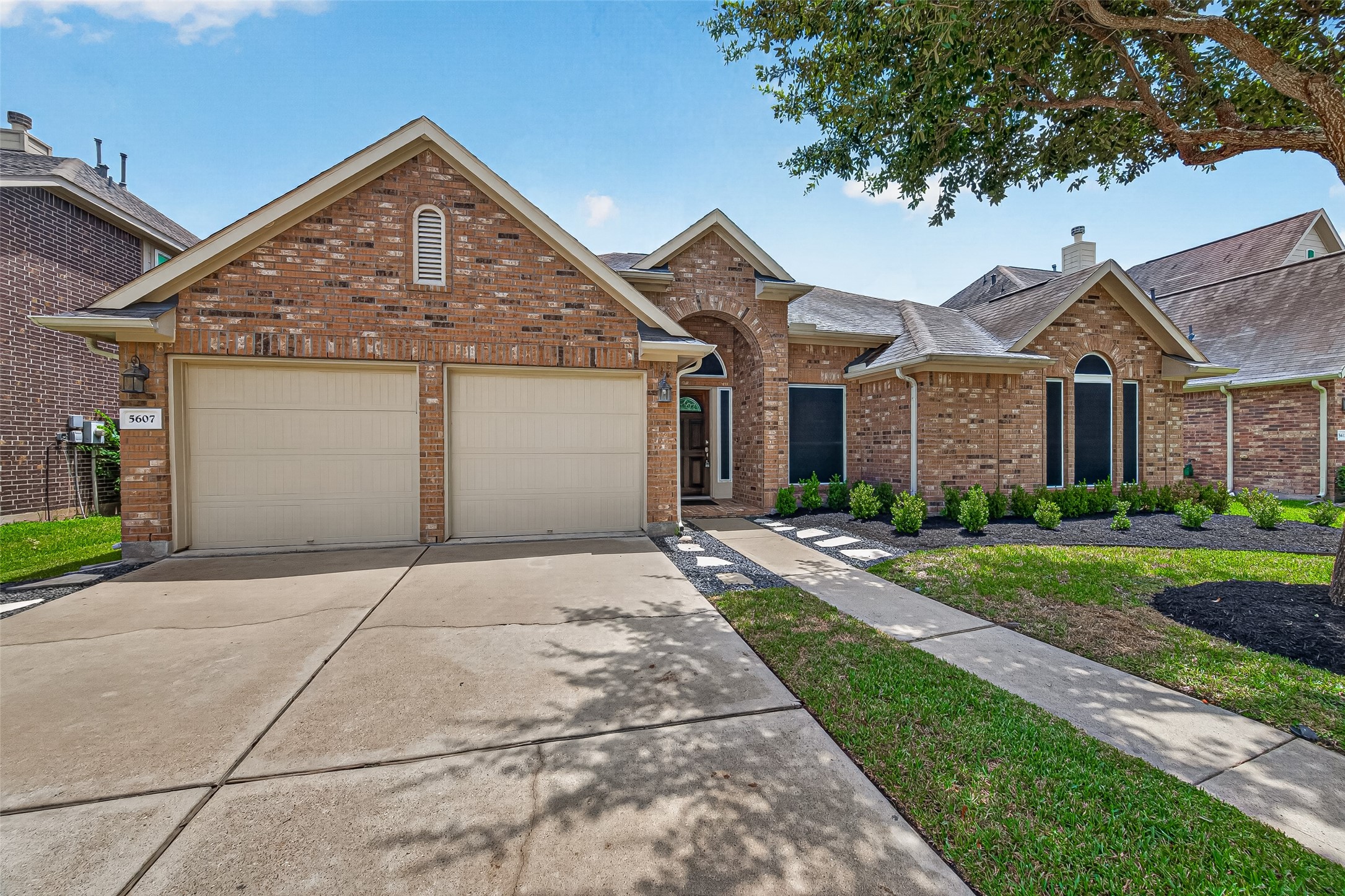 5607 Granite Falls Ln Property Photo 4