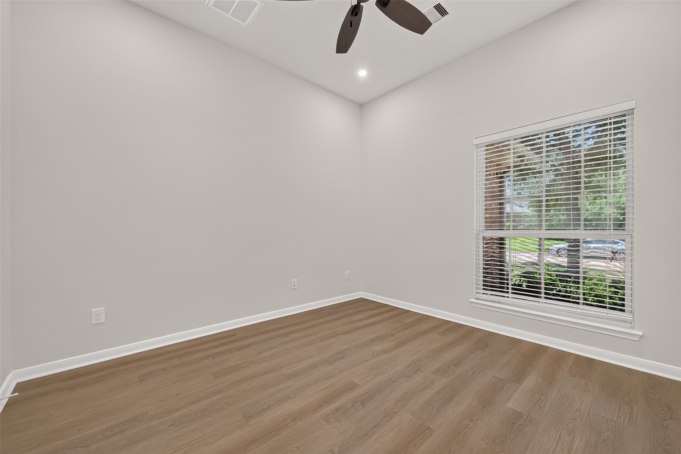 5607 Granite Falls Ln Property Photo 8