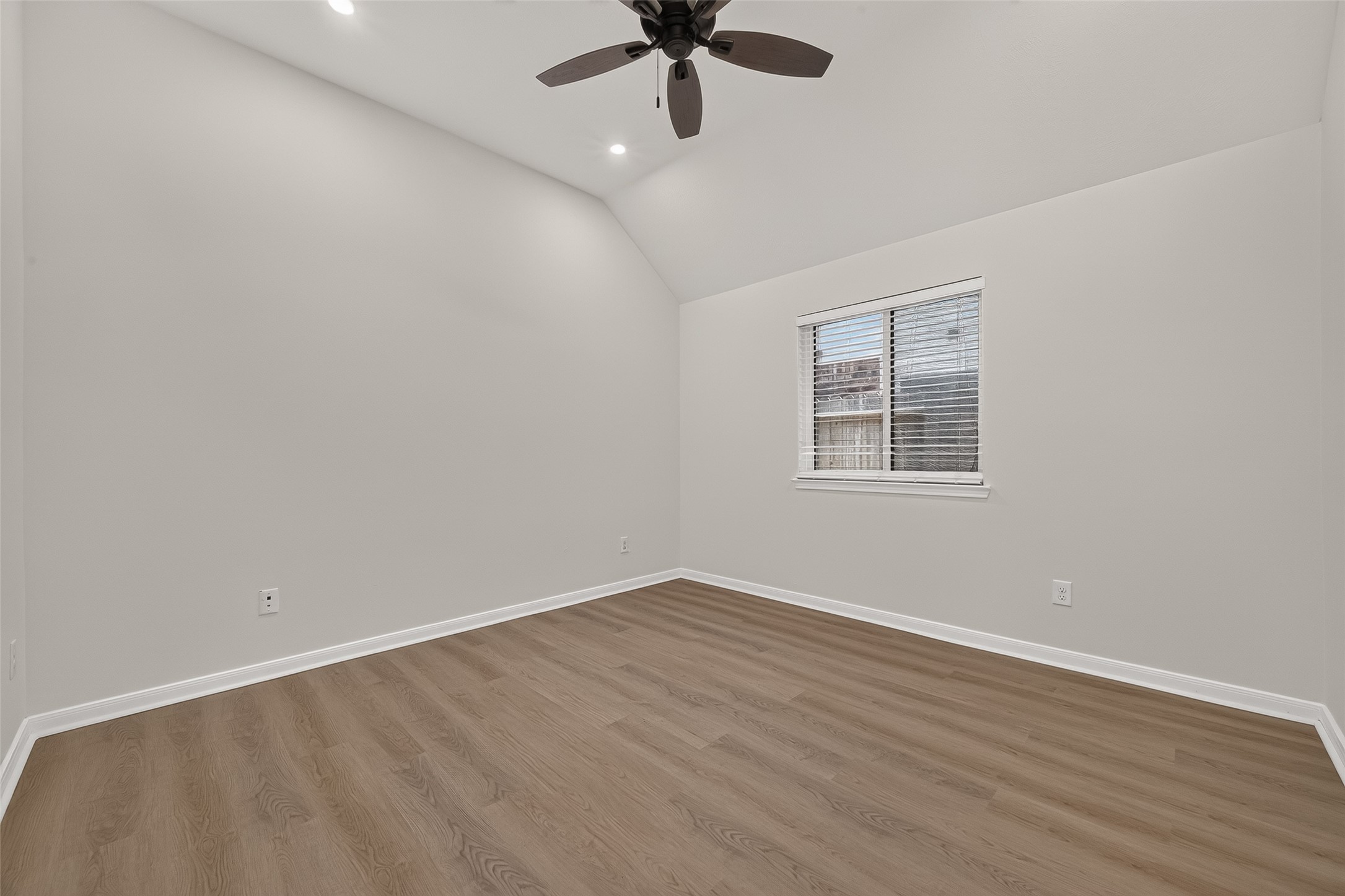 5607 Granite Falls Ln Property Photo 16