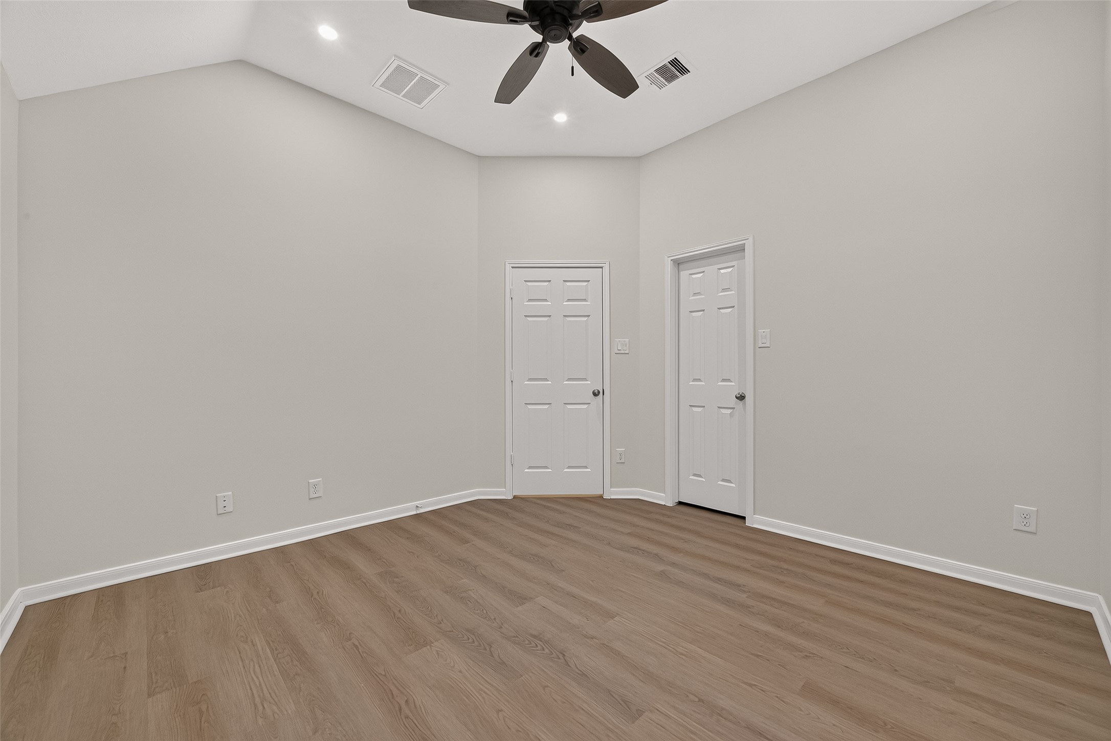 5607 Granite Falls Ln Property Photo 17
