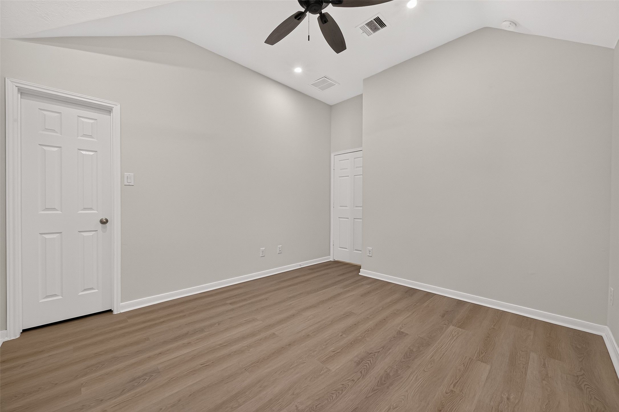 5607 Granite Falls Ln Property Photo 18