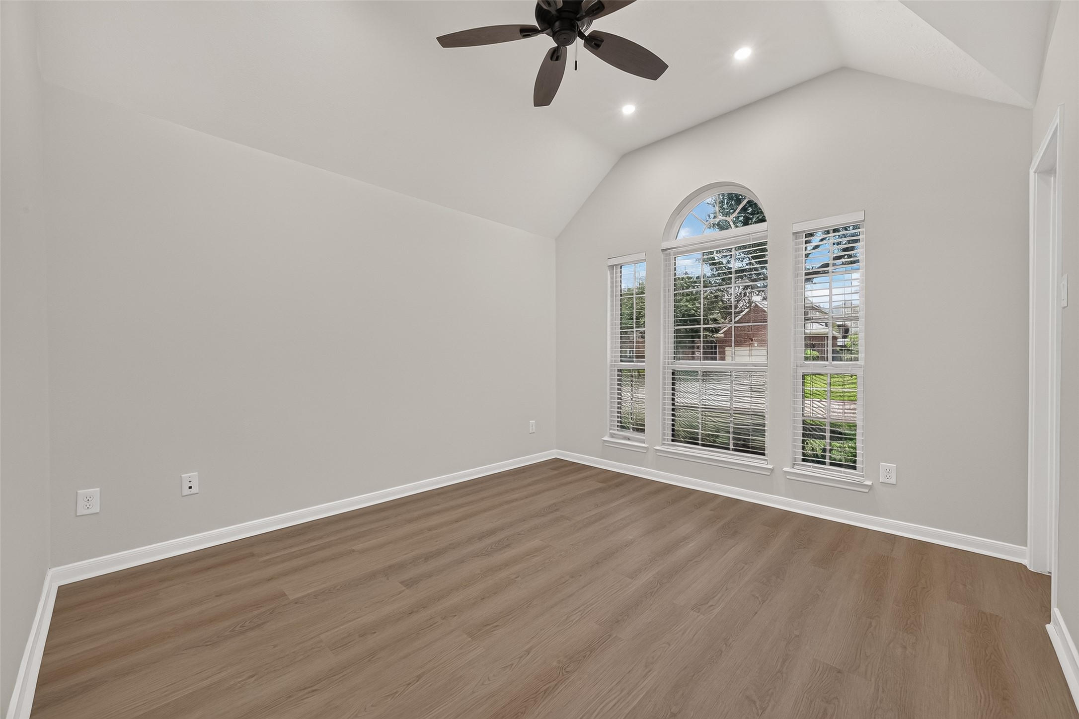5607 Granite Falls Ln Property Photo 19