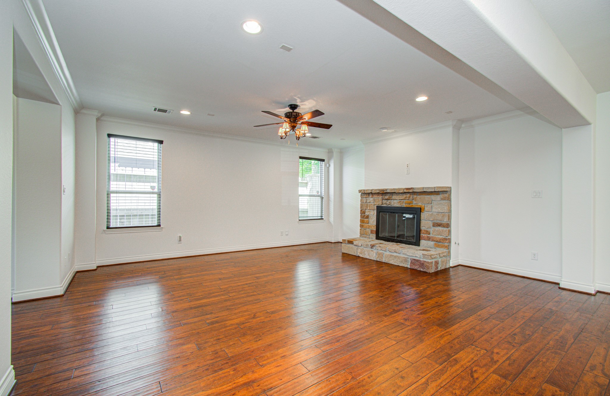 6621 N Main Street Property Photo 9