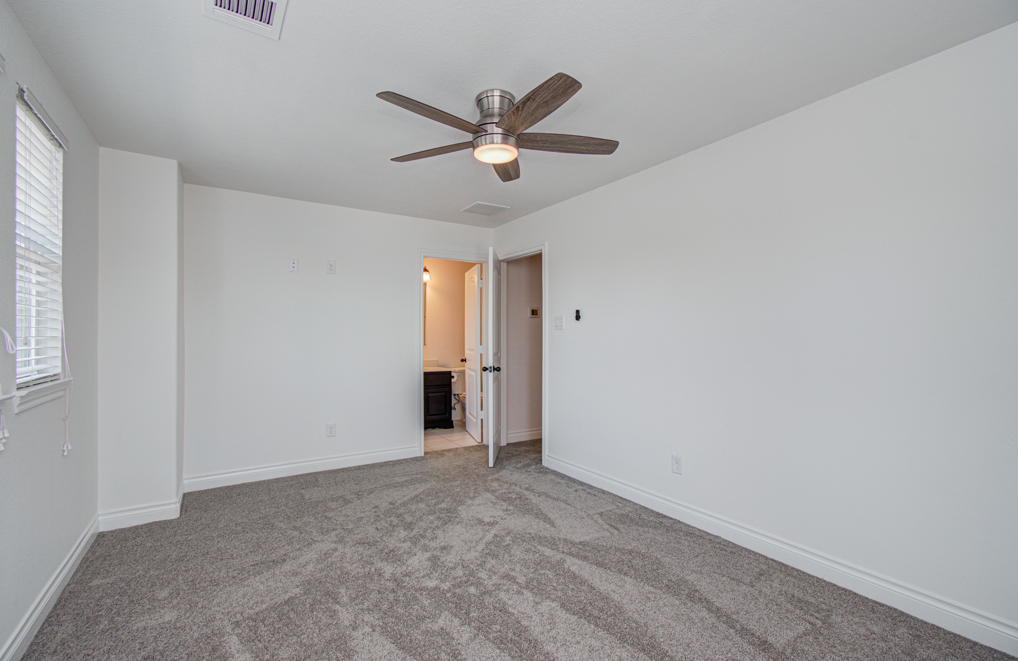 6621 N Main Street Property Photo 24