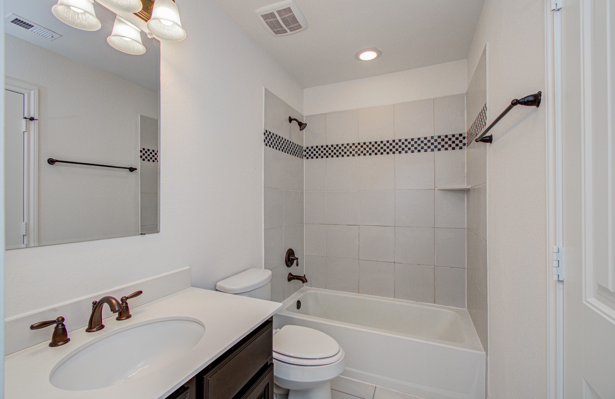 6621 N Main Street Property Photo 25