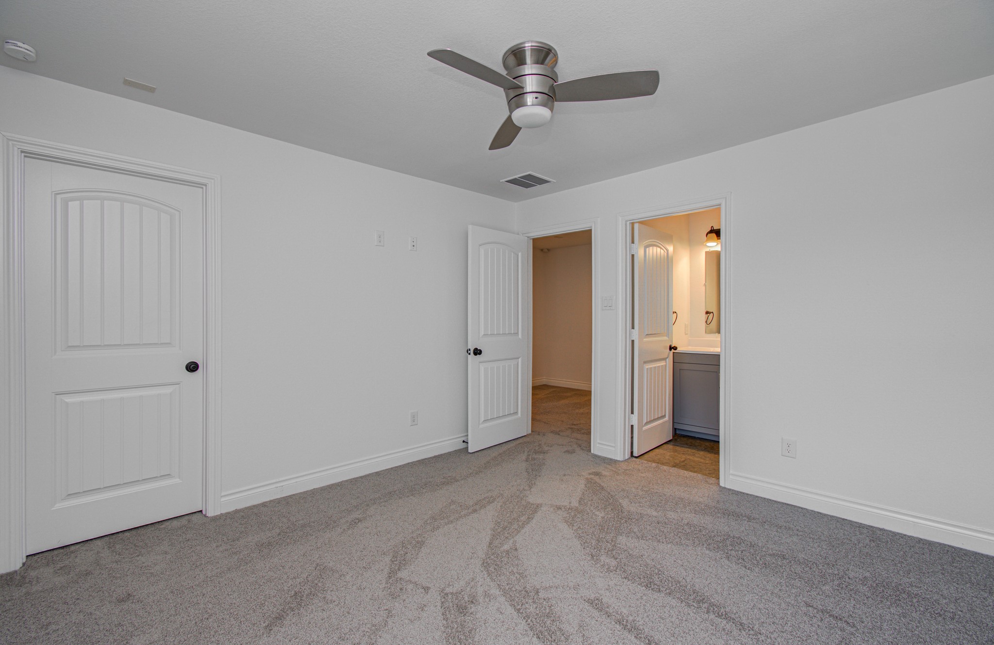 6621 N Main Street Property Photo 28