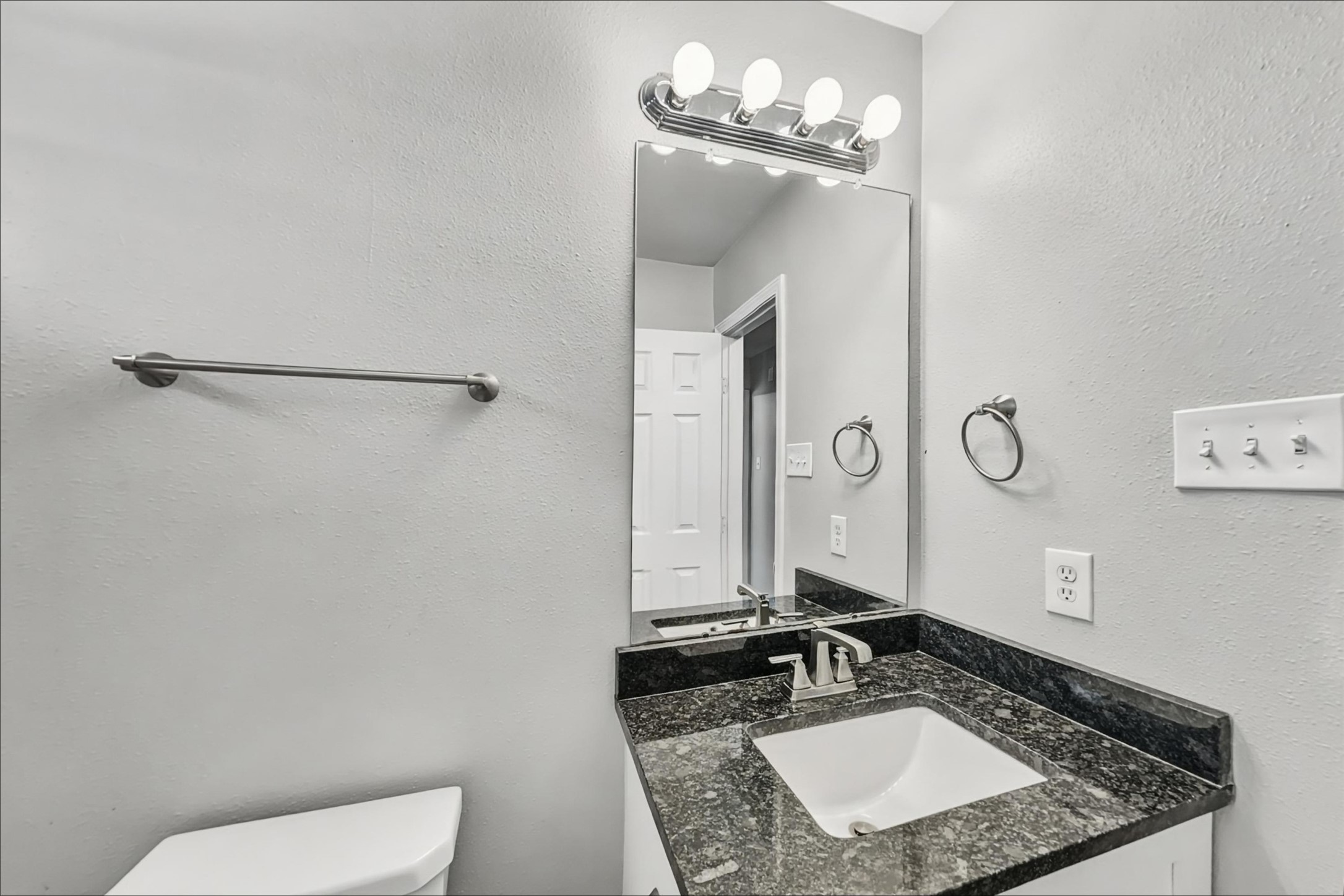 13211 Ambrosa Drive Property Photo 11