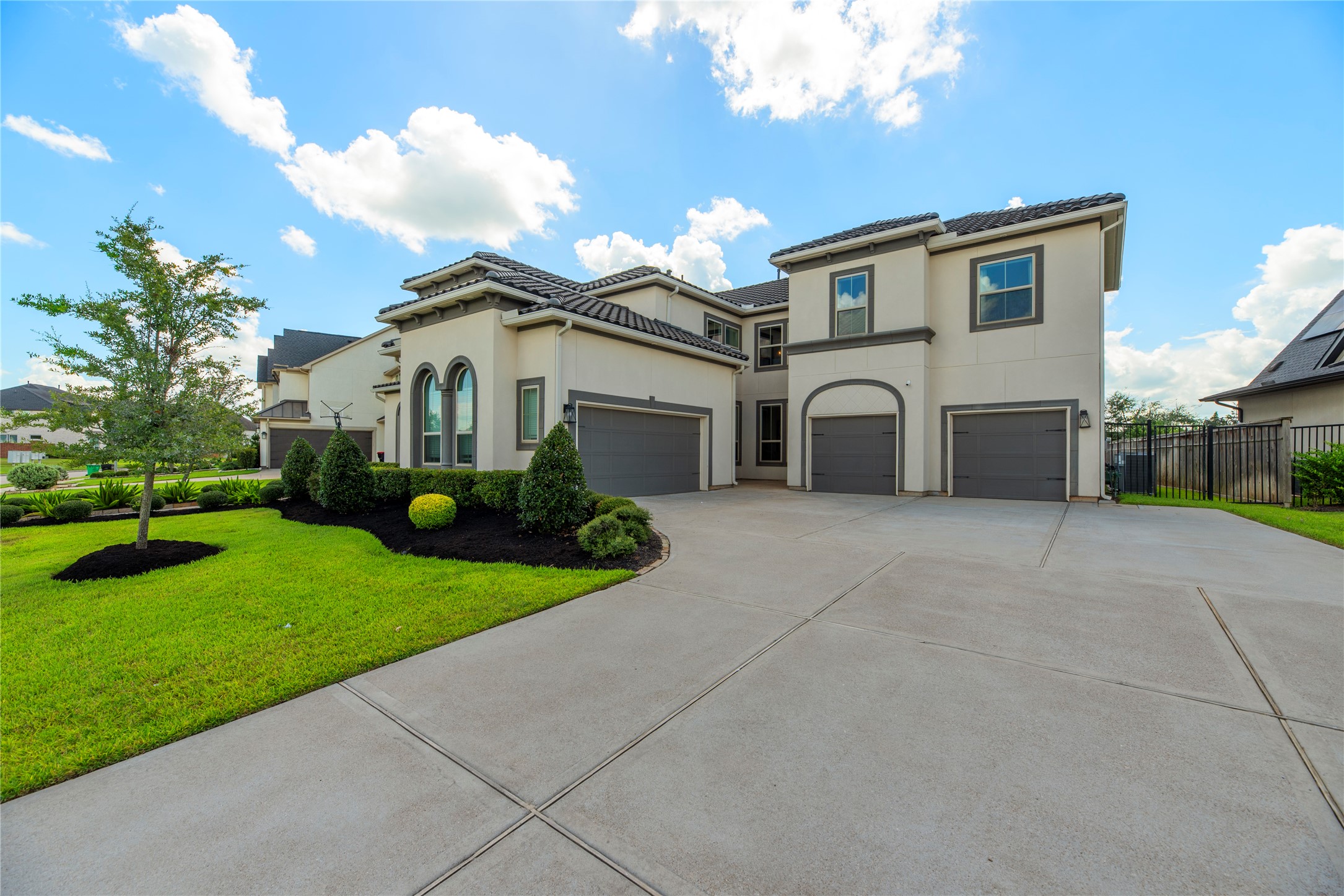 10643 Crystal Spring Drive Property Photo 6