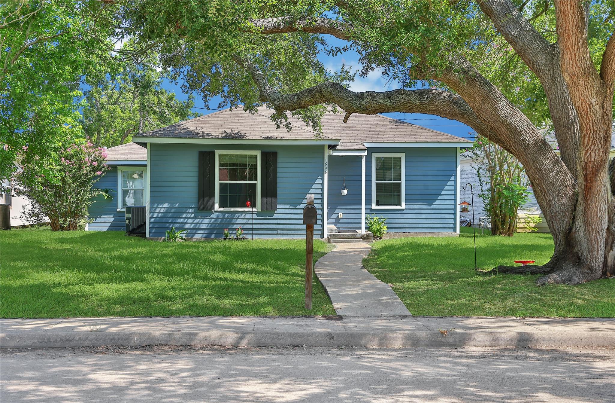 1606 W 8th Street, Freeport Tx 77541 Property Photo 1
