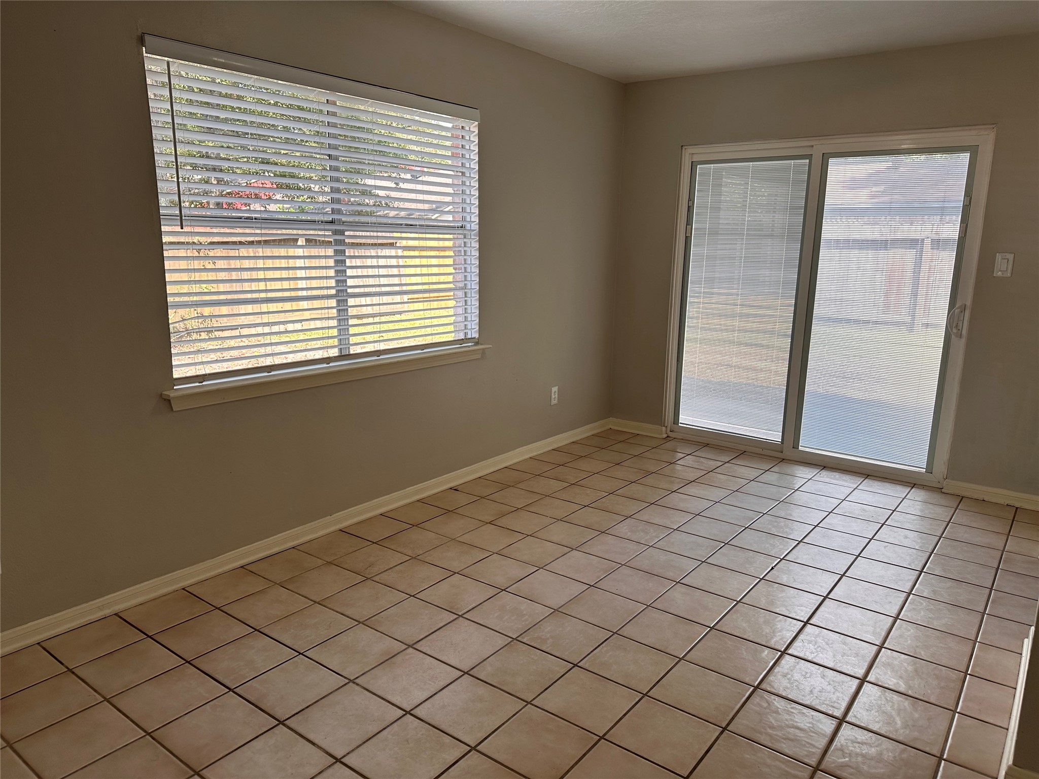 3323 Brookdale Drive Drive Property Photo 3