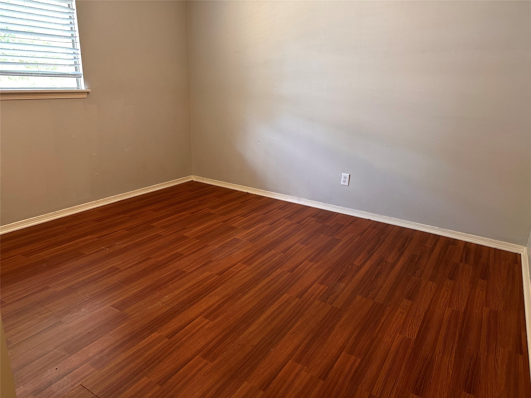 3323 Brookdale Drive Drive Property Photo 10