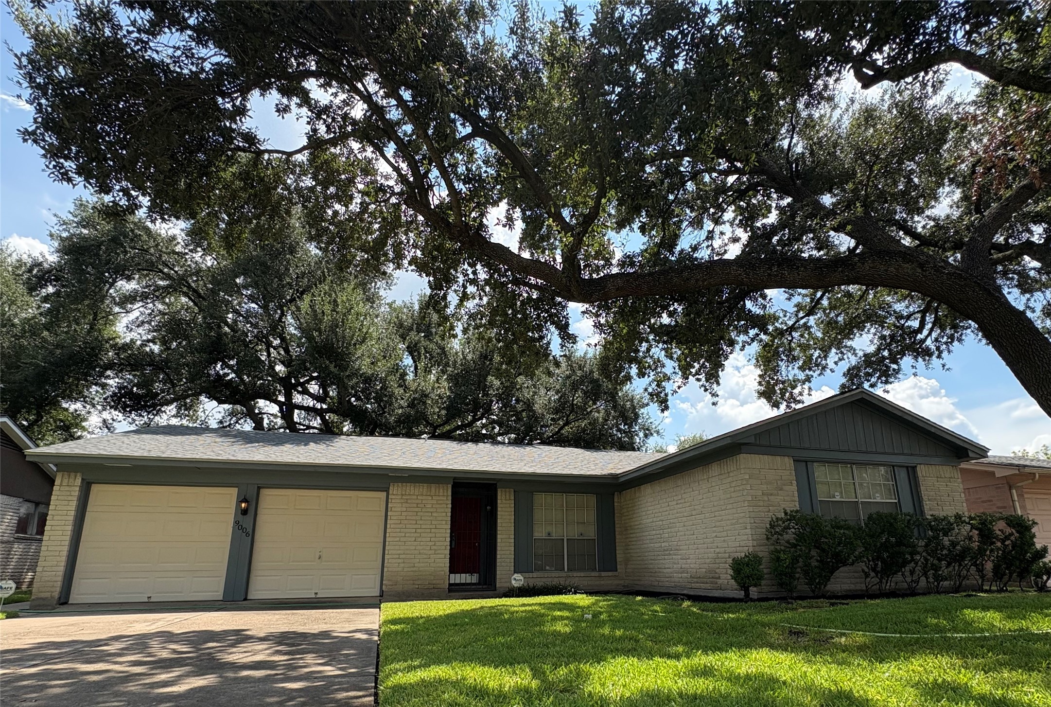9006 Winding River Drive Property Photo 1