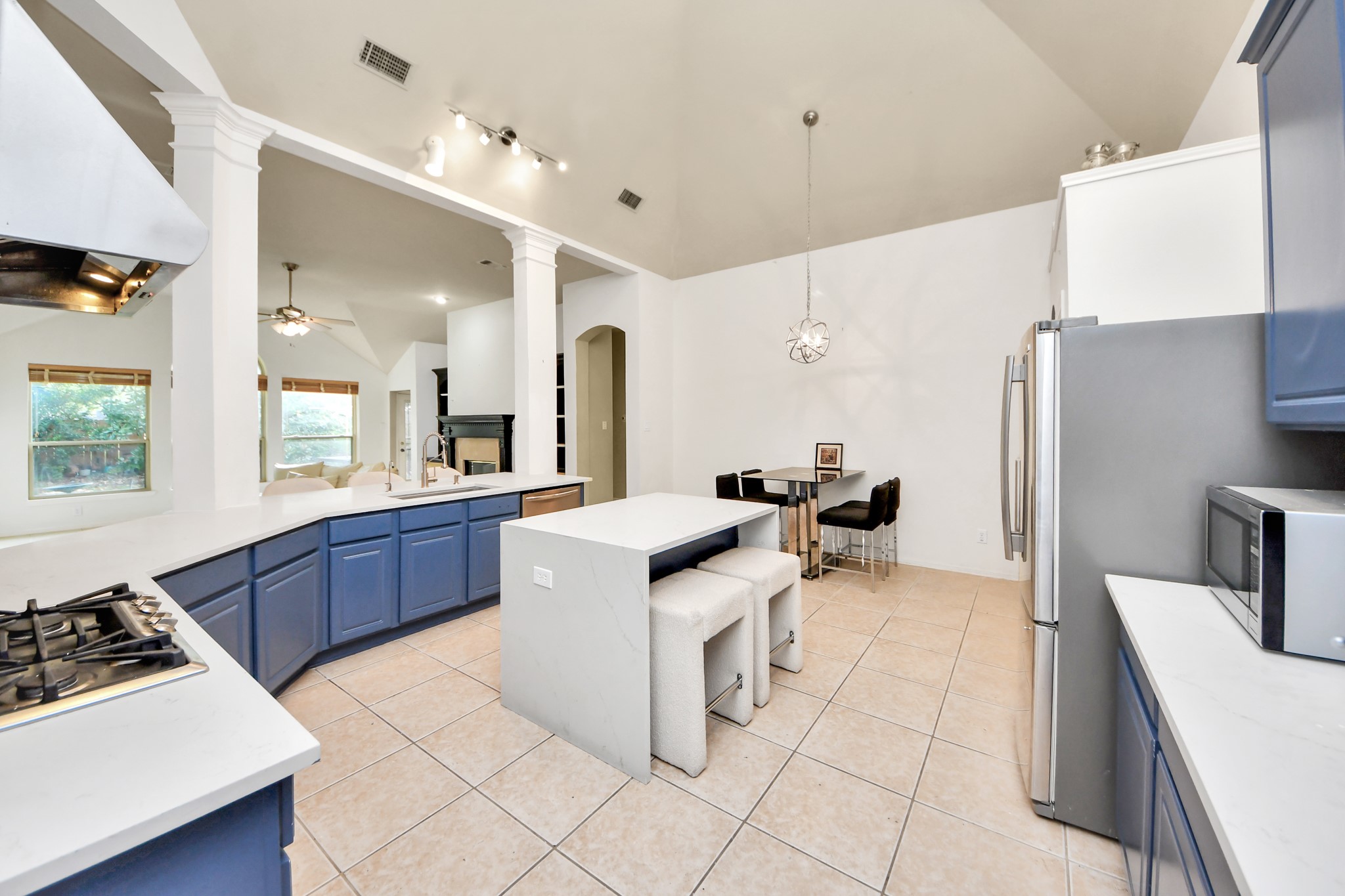 3818 S Barnett Way Property Photo 1