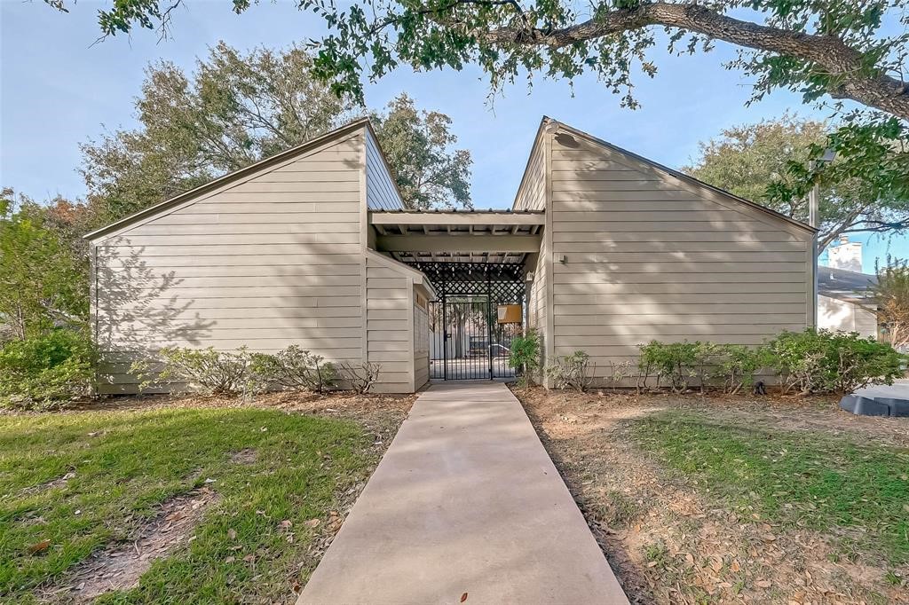 12111 Poulson Drive Property Photo 4