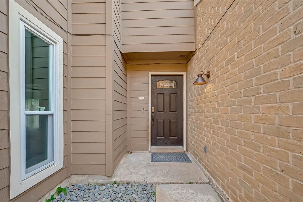 12111 Poulson Drive Property Photo 5