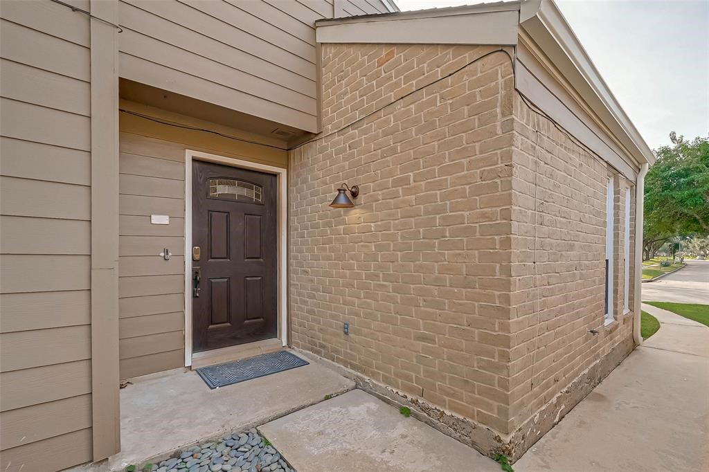 12111 Poulson Drive Property Photo 6