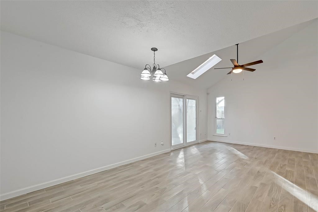 12111 Poulson Drive Property Photo 15