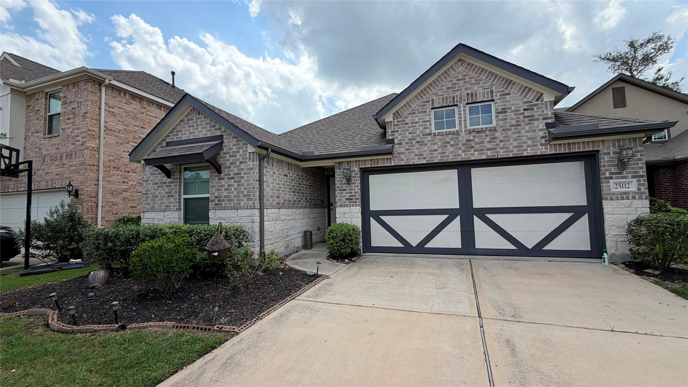 25112 Slow Pines Drive Property Photo 1