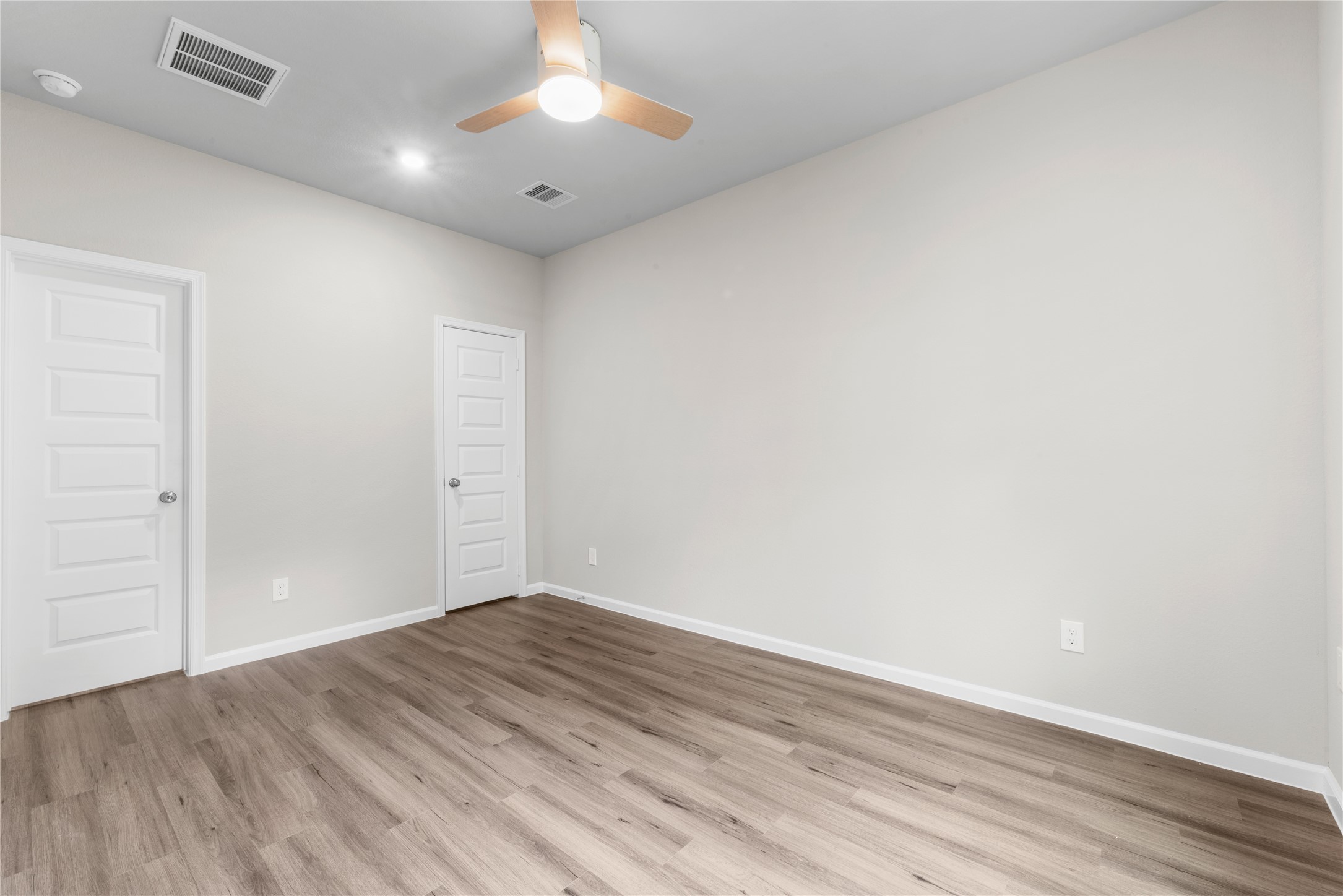 8161 Tate Street B Property Photo 7