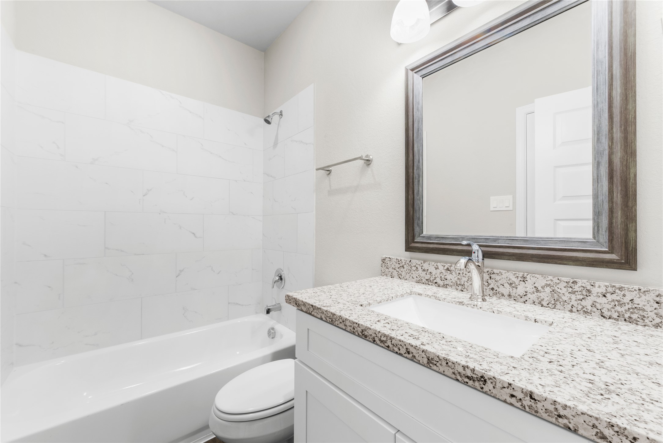 8161 Tate Street B Property Photo 8