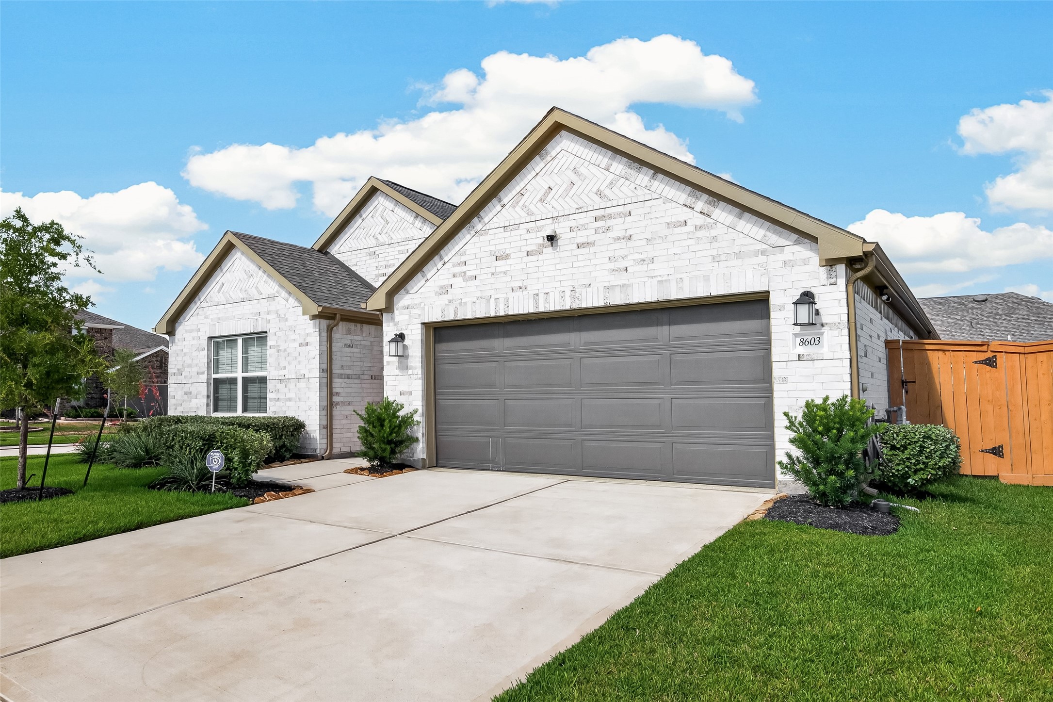 8603 Sun Coral Drive Property Photo 2