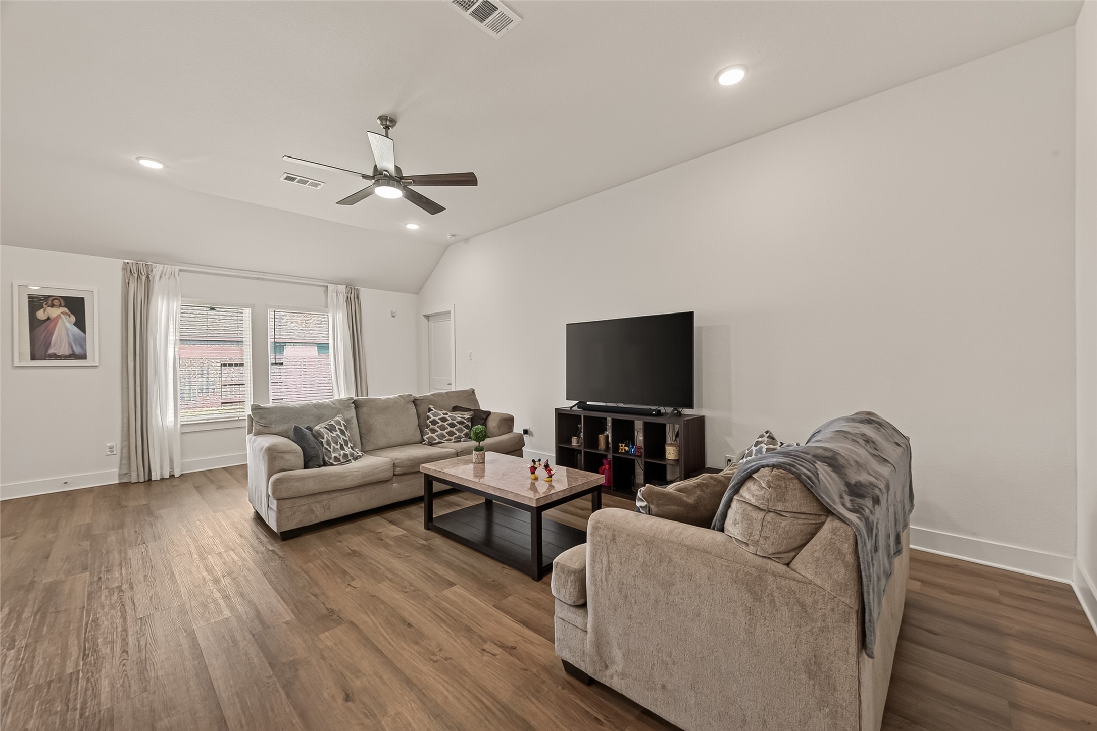 8603 Sun Coral Drive Property Photo 9