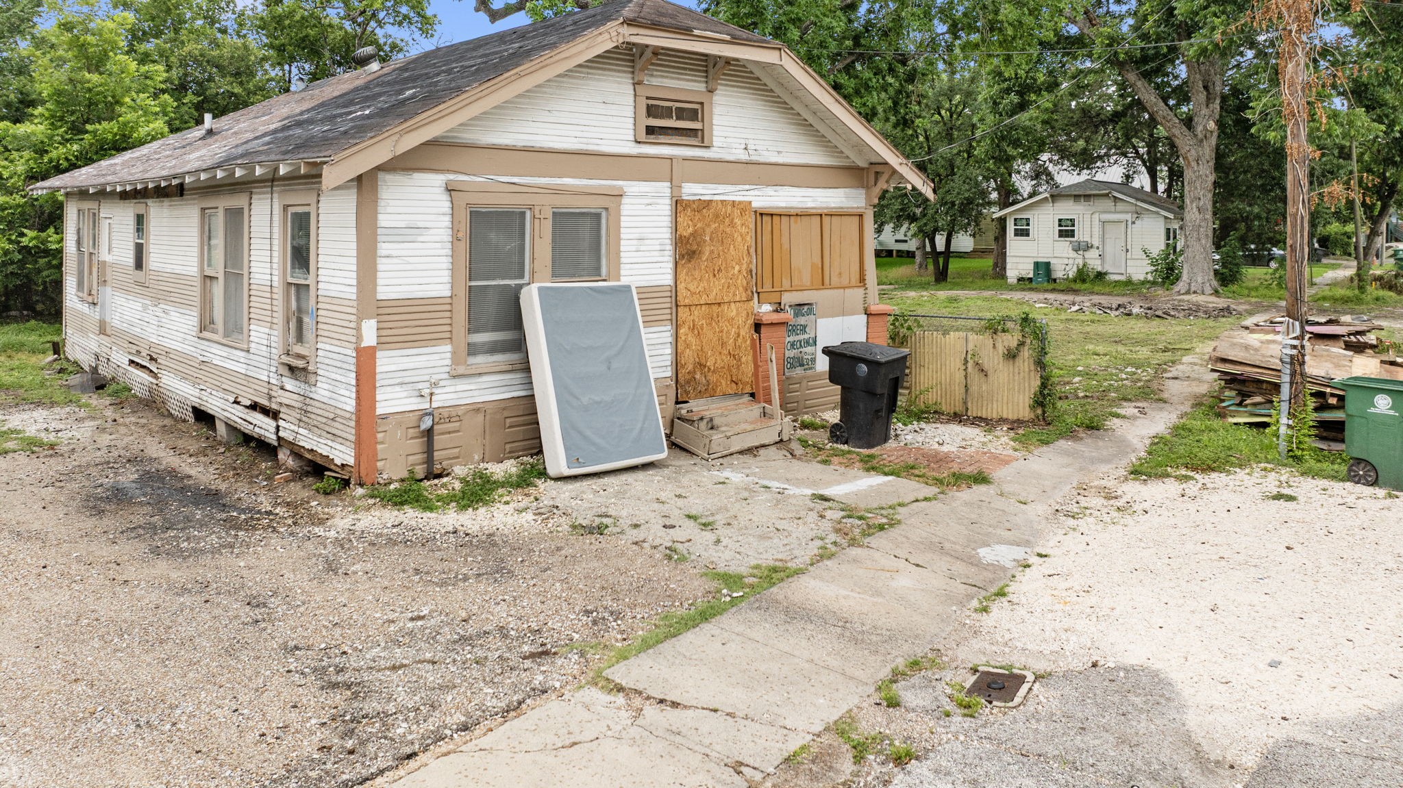 4920 Curtin Street Property Photo 12