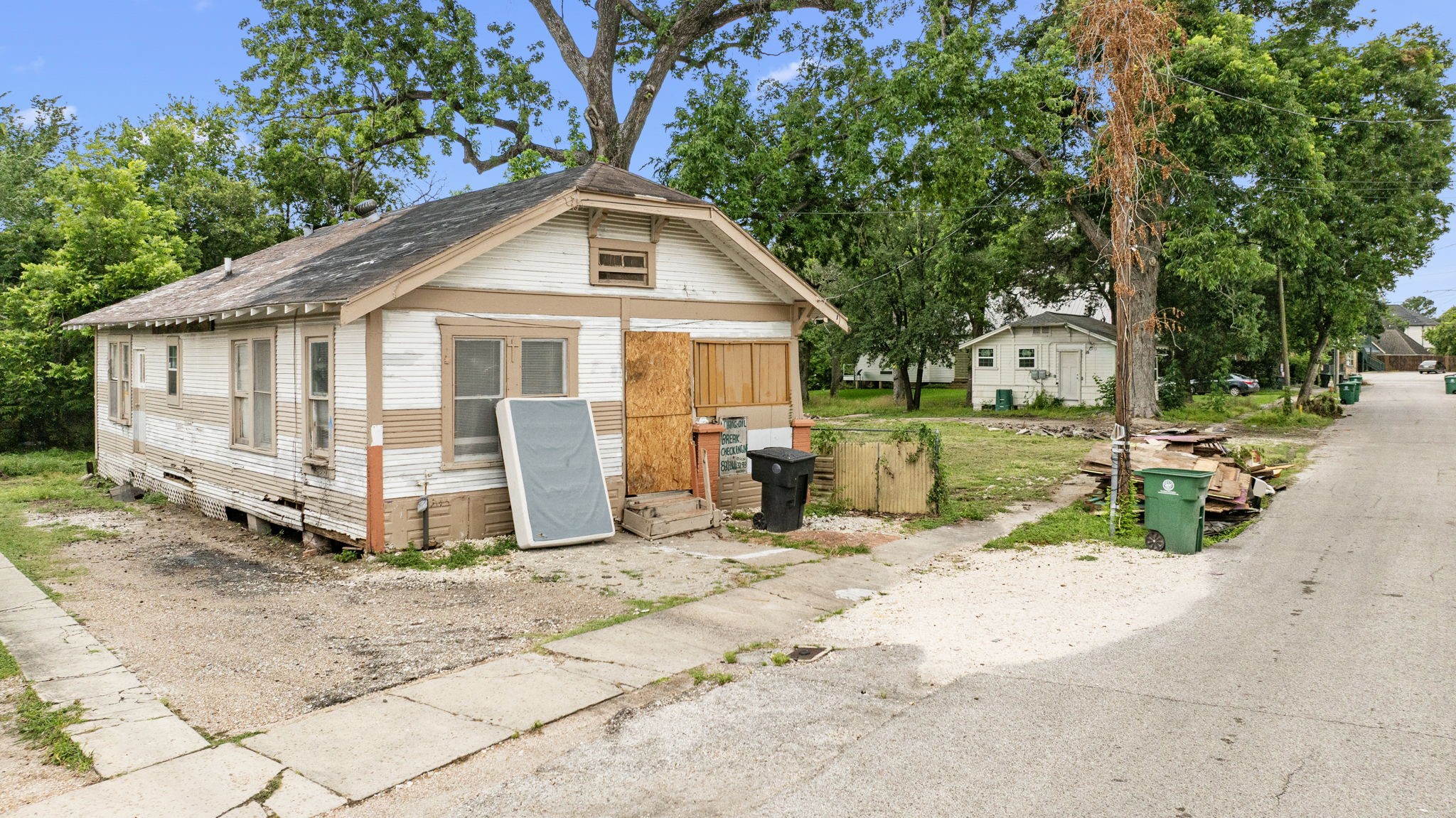 4920 Curtin Street Property Photo 13