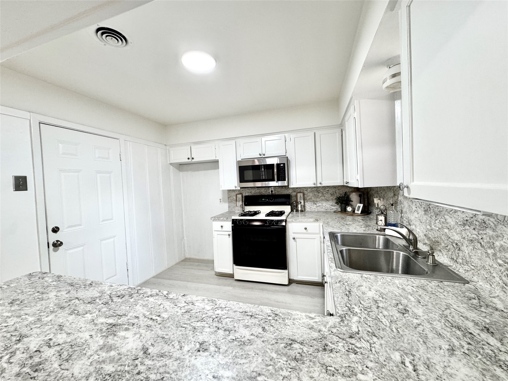 5510 Nina Lee Lane Property Photo 8