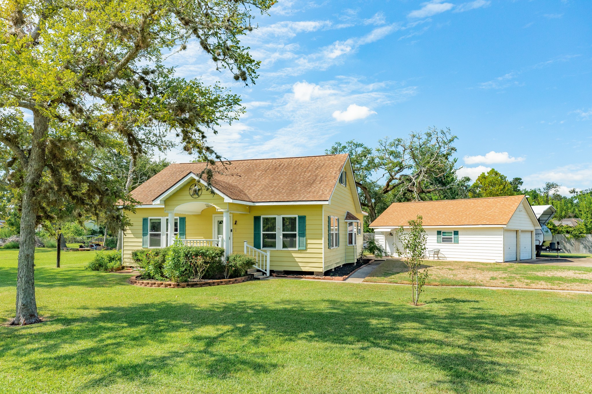 402 Goliad St Cr 821 Property Photo 1