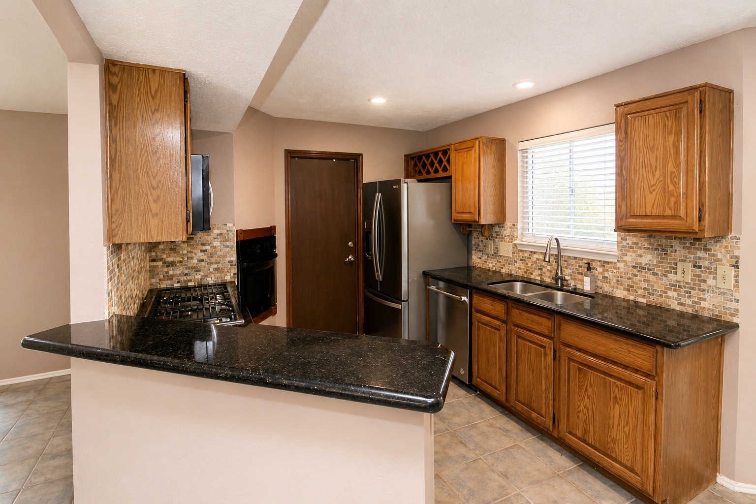 3515 Woodmere Lane Property Photo 4