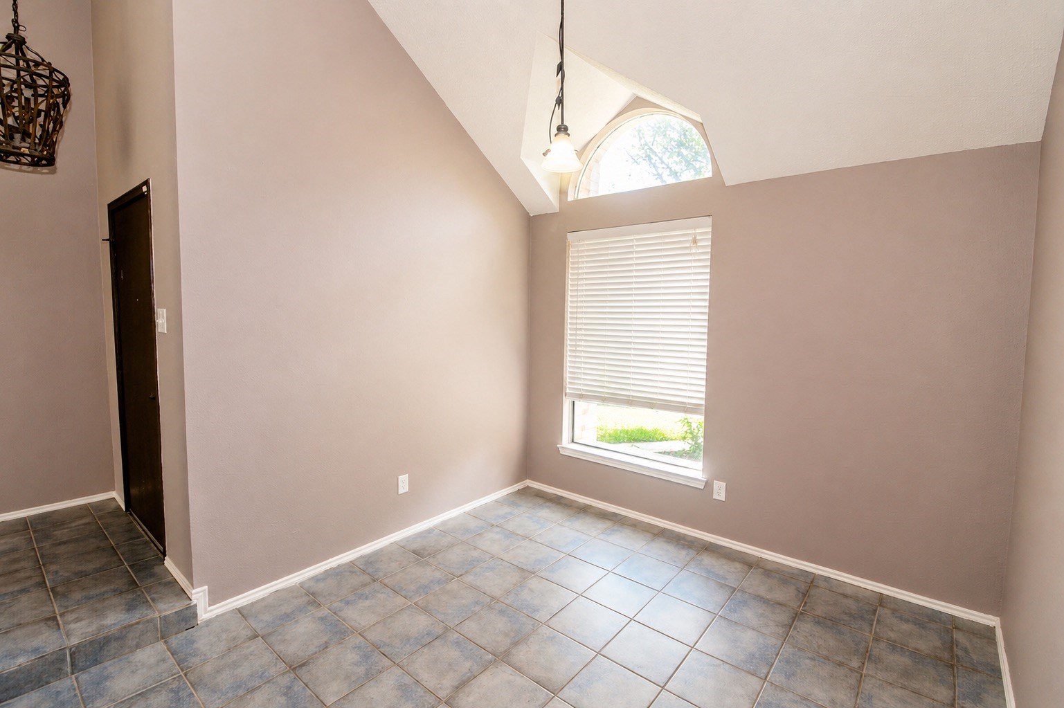 3515 Woodmere Lane Property Photo 5
