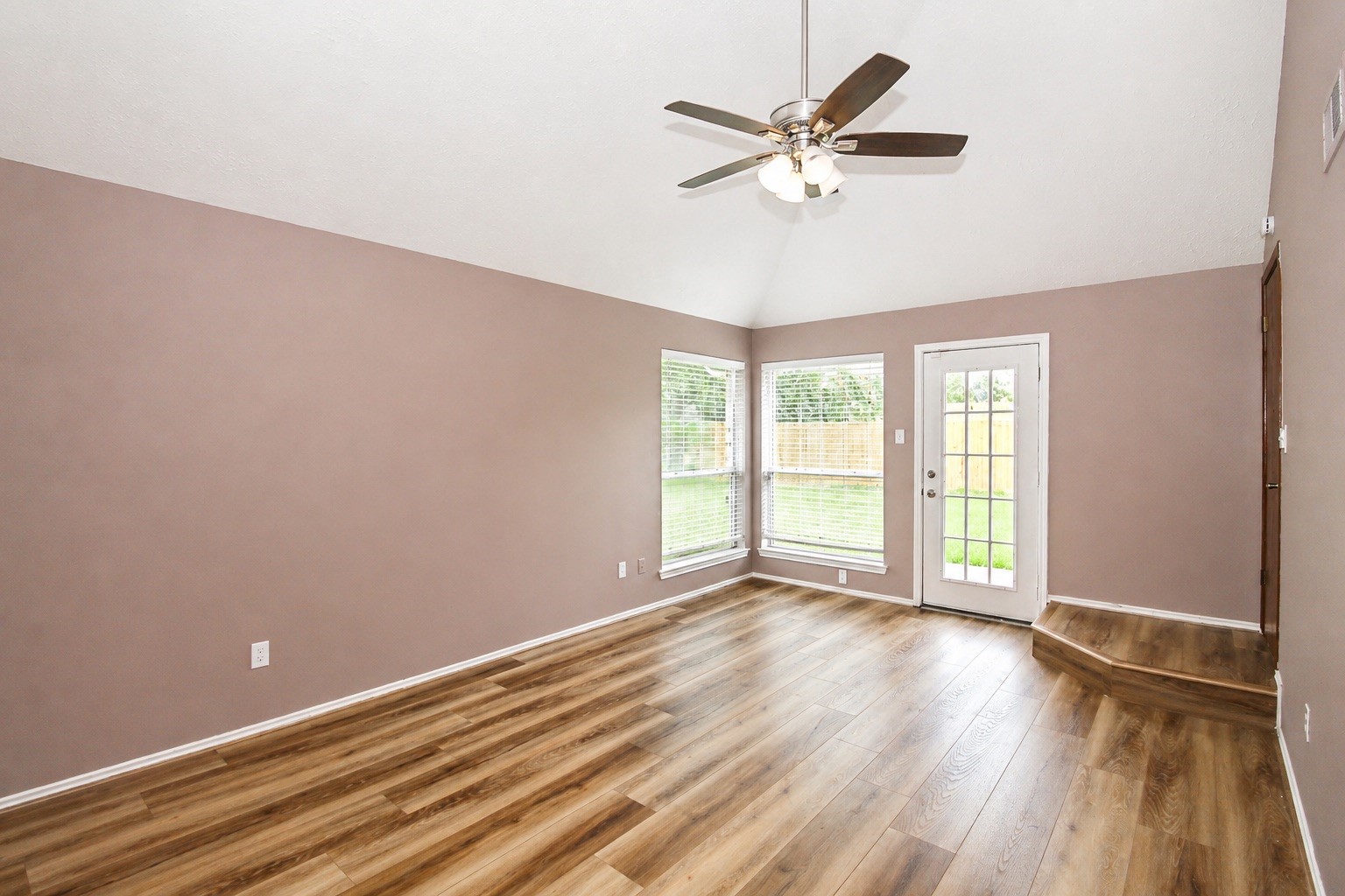 3515 Woodmere Lane Property Photo 9