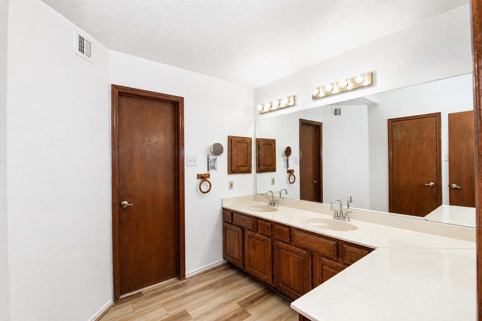3515 Woodmere Lane Property Photo 11