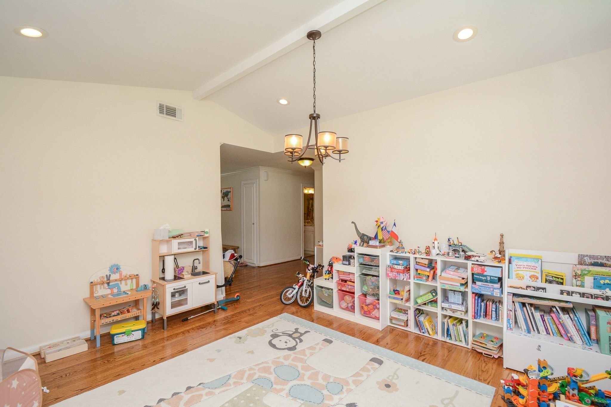 9906 Cedardale Drive Property Photo 8