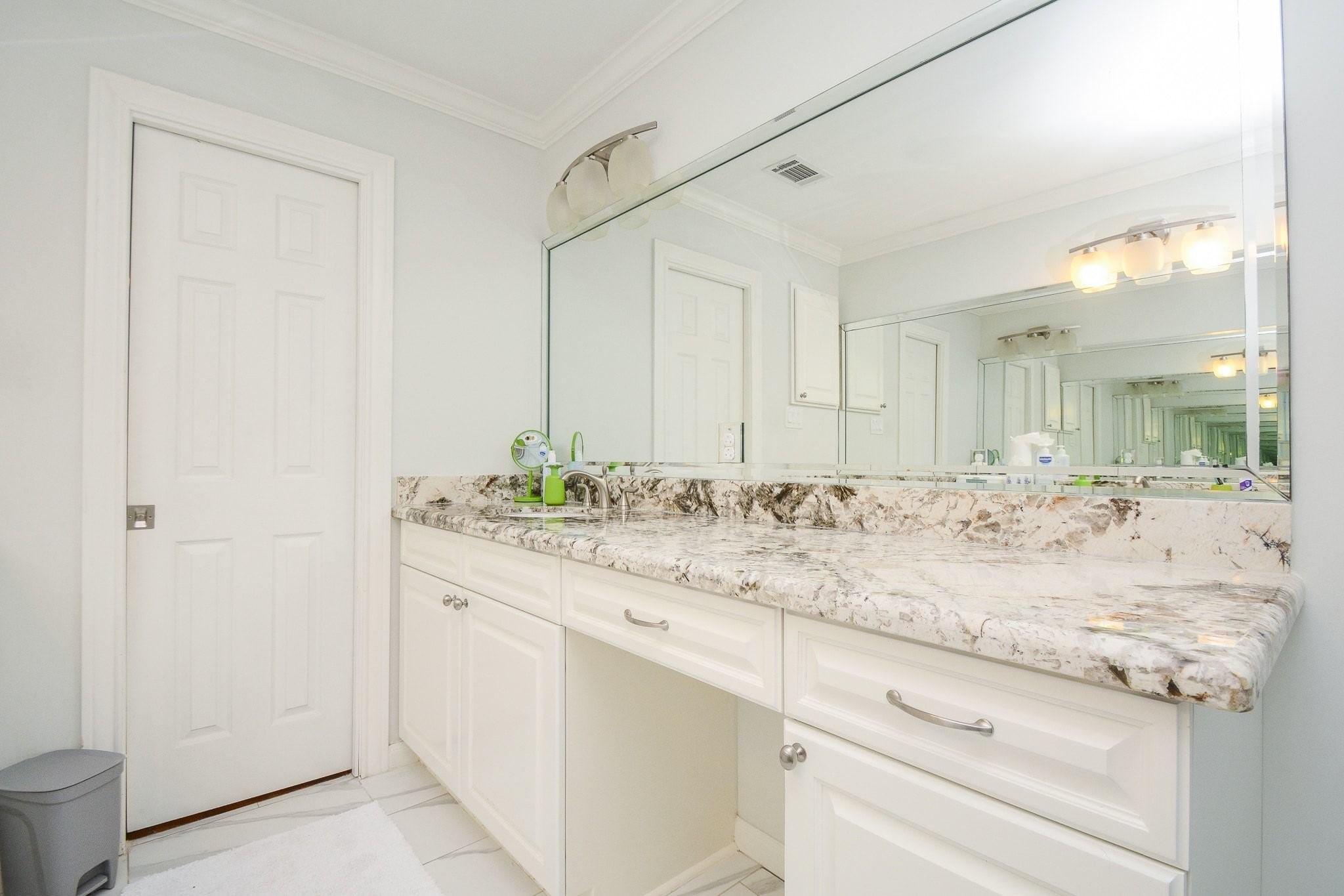9906 Cedardale Drive Property Photo 18