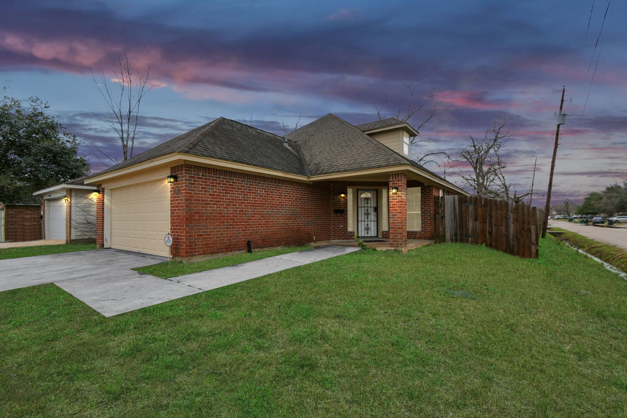 6302 Calhoun Road Property Photo