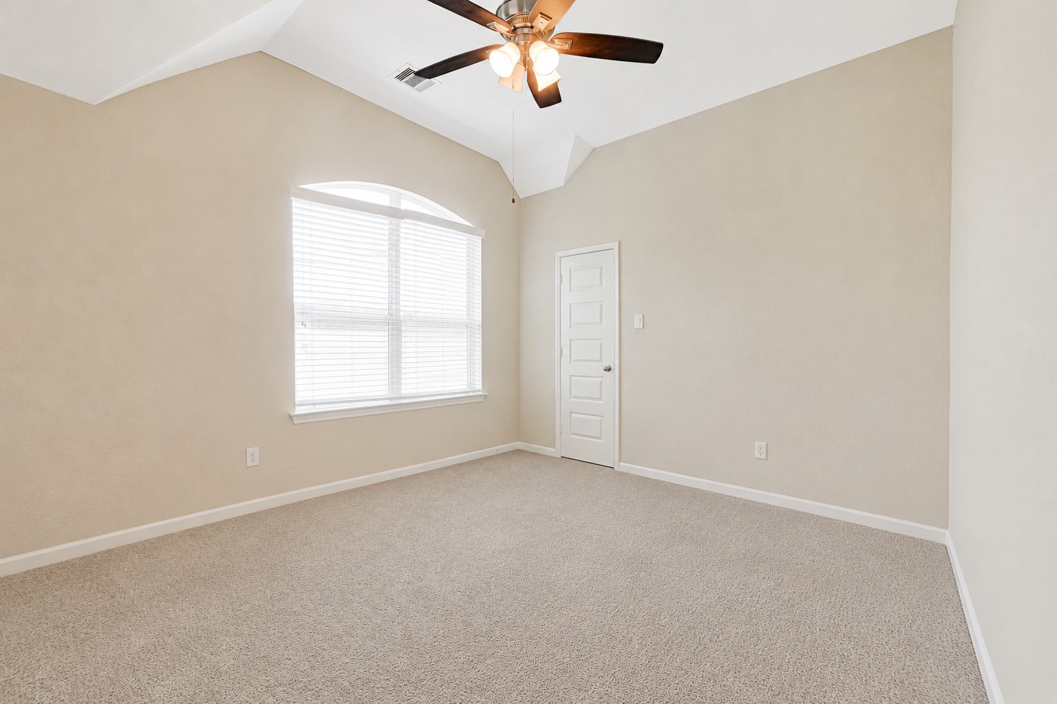 4102 Sandstone Bend Lane Property Photo 18