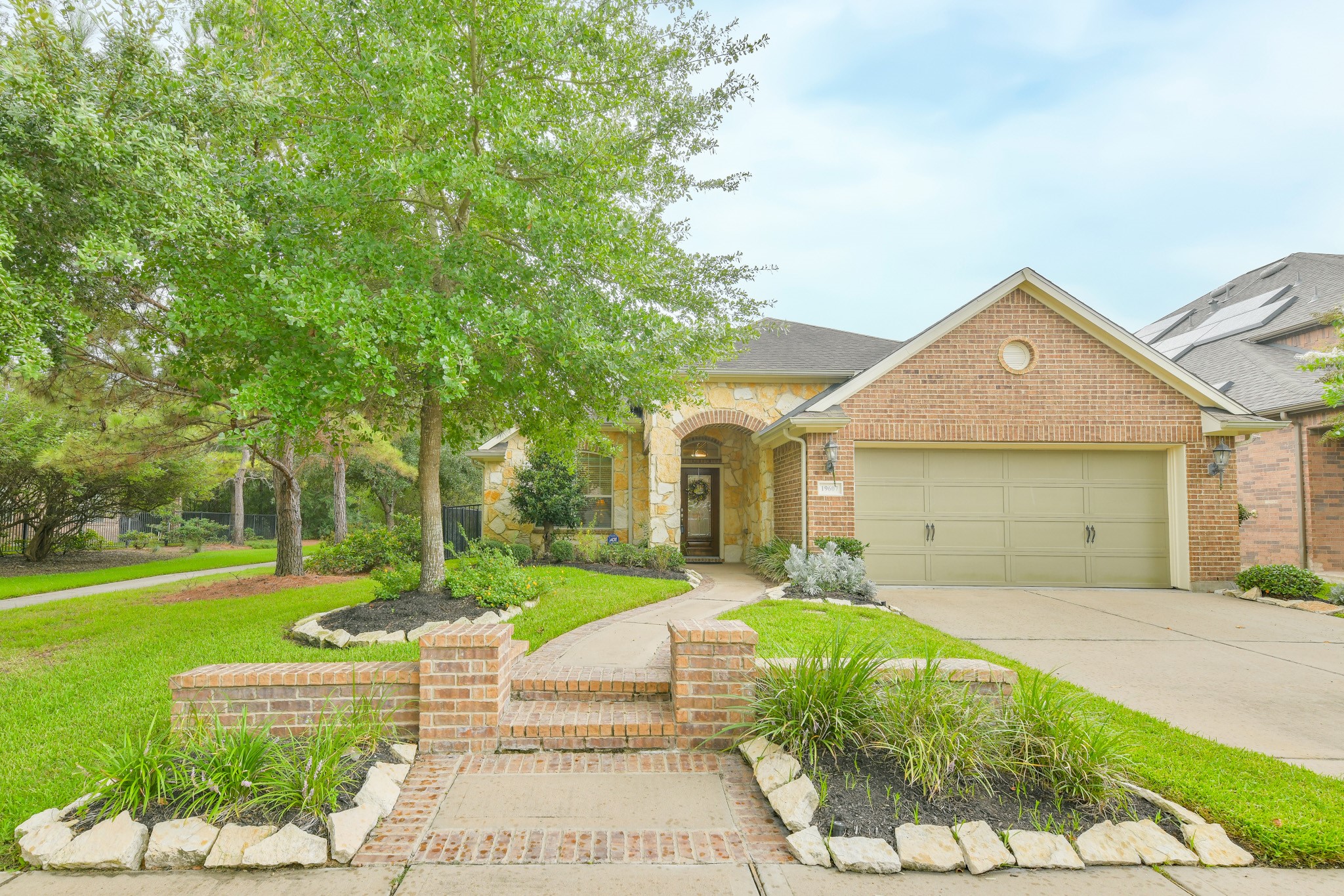 19607 Mills Glen Drive Property Photo 2