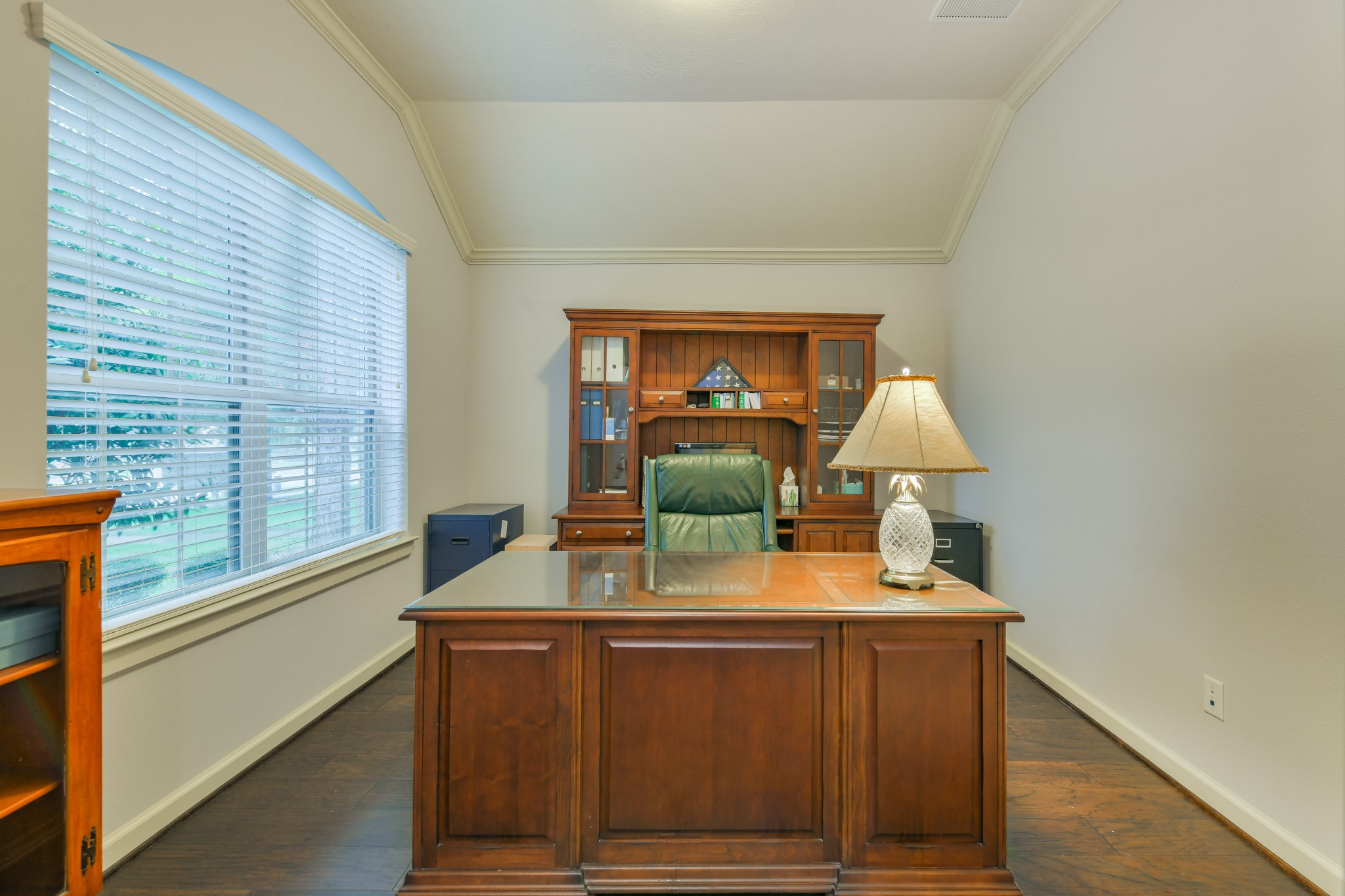 19607 Mills Glen Drive Property Photo 6