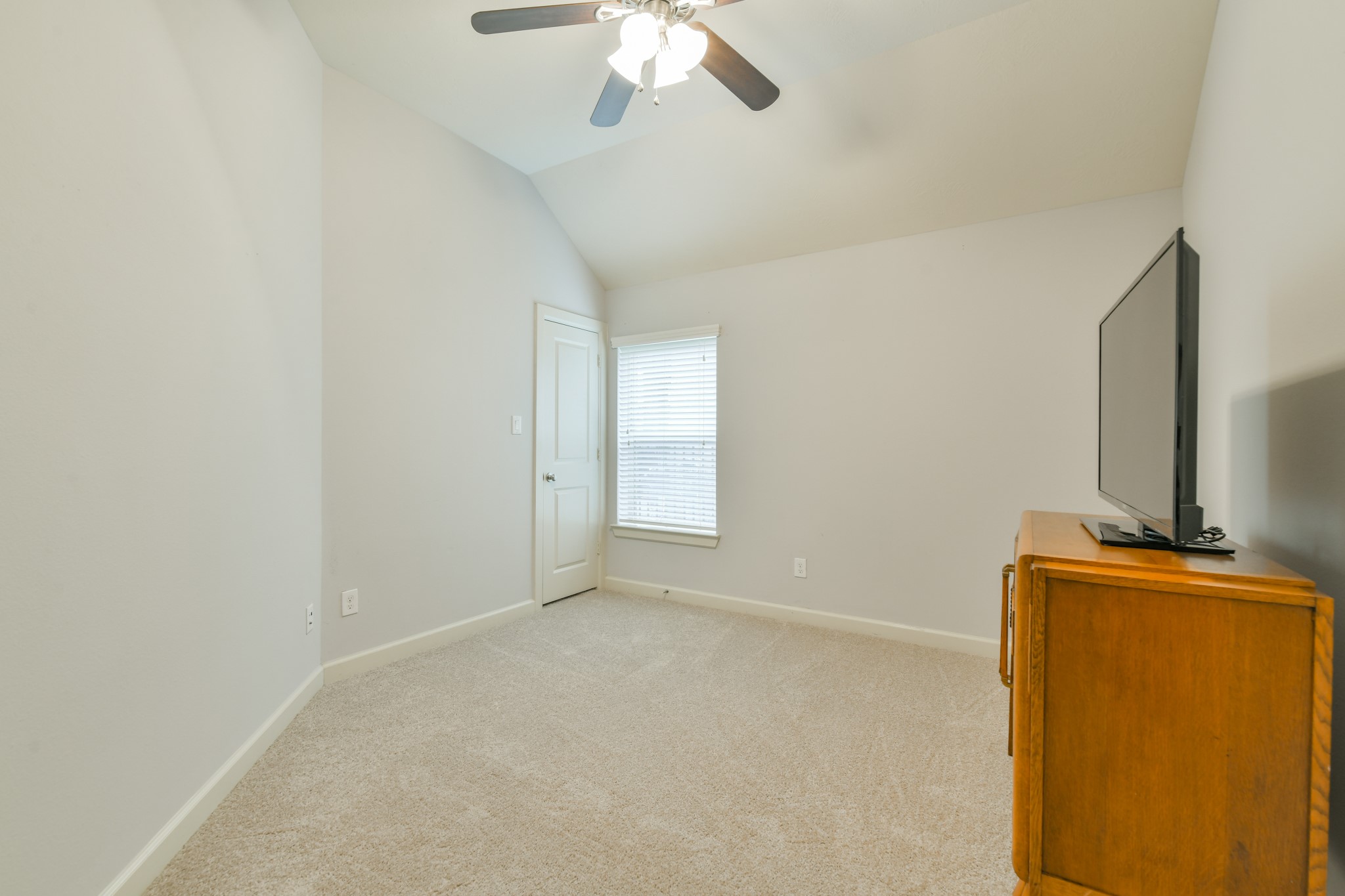 19607 Mills Glen Drive Property Photo 26